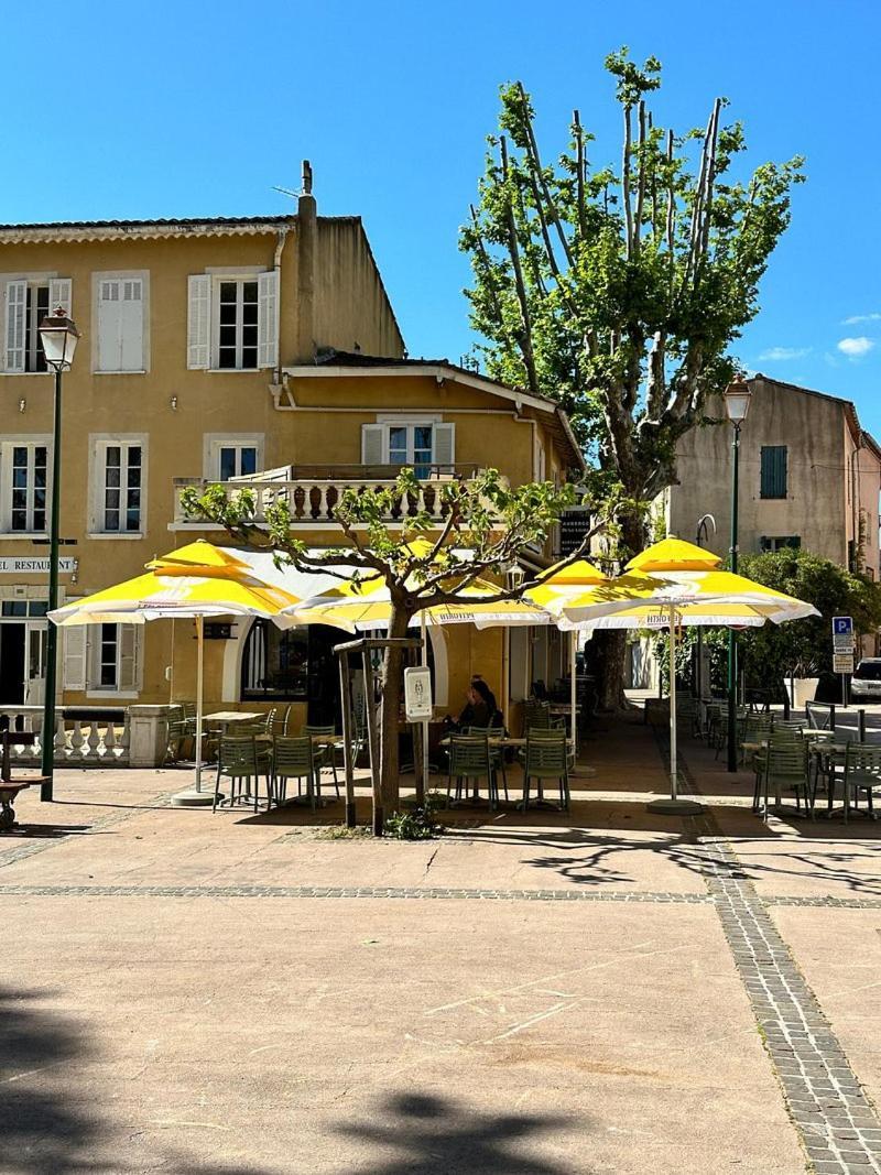 Hotel De La Loube La Roquebrussanne Exterior photo